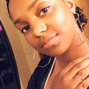 Meet your Posher, Amaria